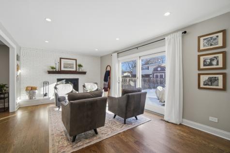 2431 North Drury Lane Arlington Heights IL 60004