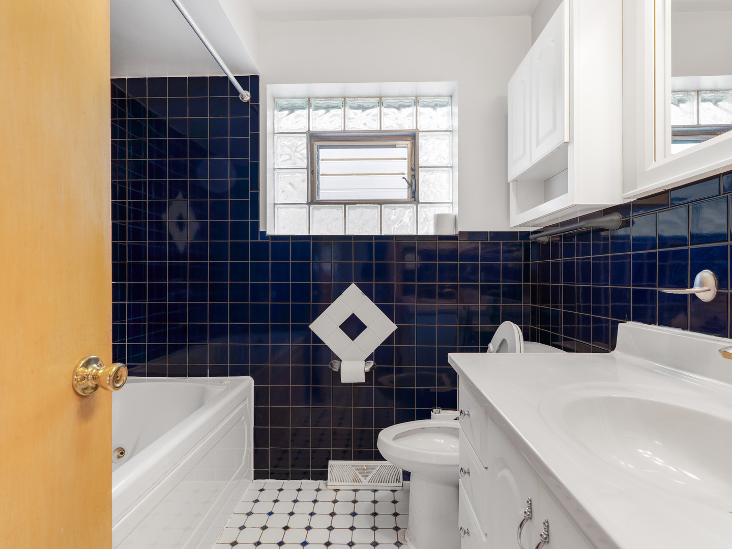 3860 North Oketo Avenue Chicago IL 60634