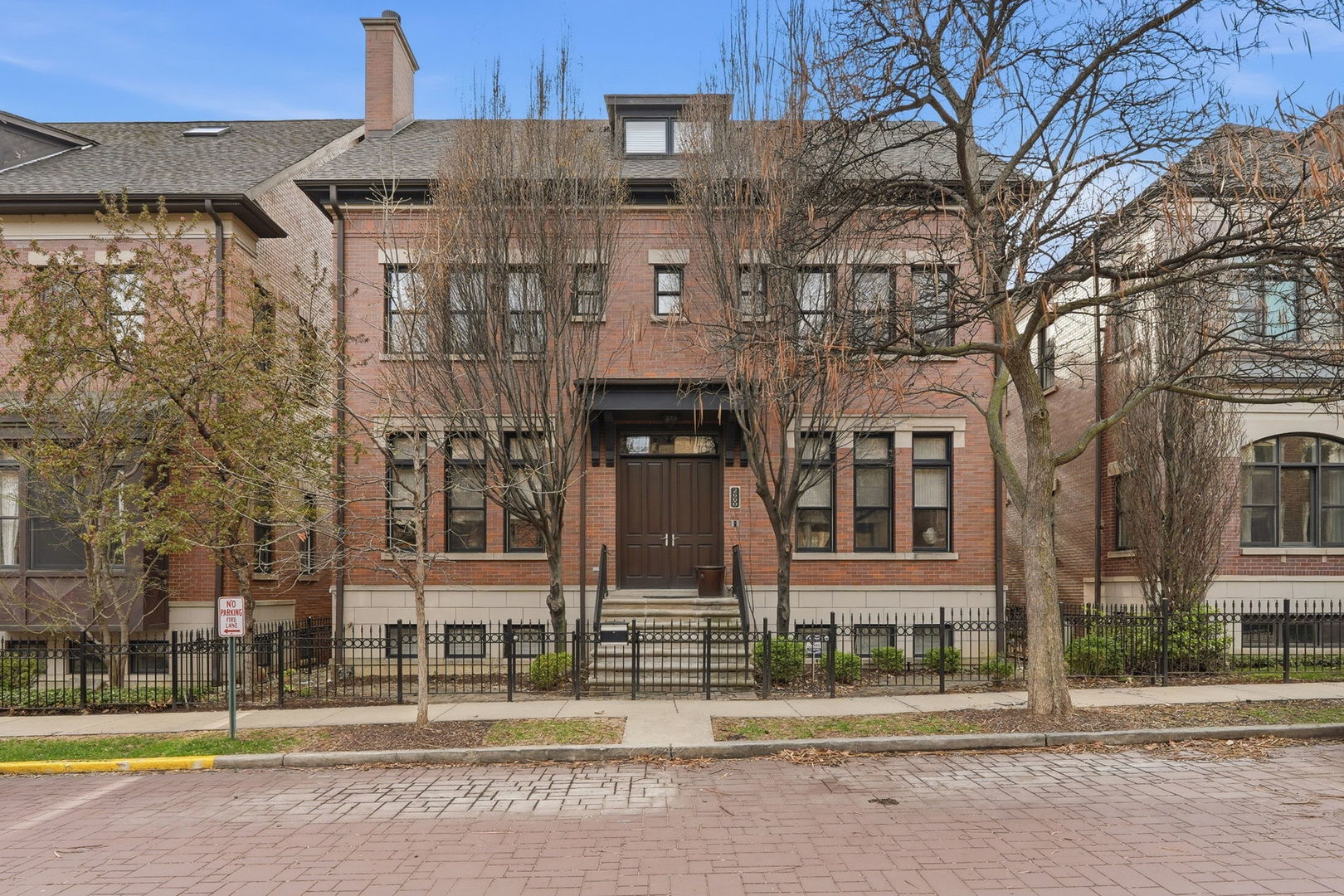 2660 North Hartland Court Chicago IL 60614