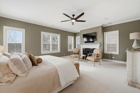 2660 North Hartland Court Chicago IL 60614