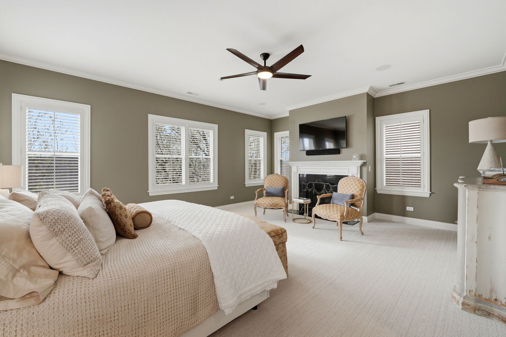2660 North Hartland Court Chicago IL 60614