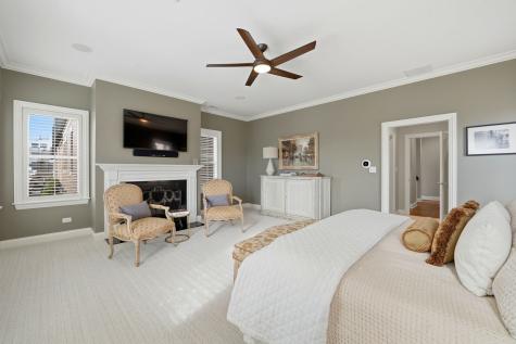 2660 North Hartland Court Chicago IL 60614