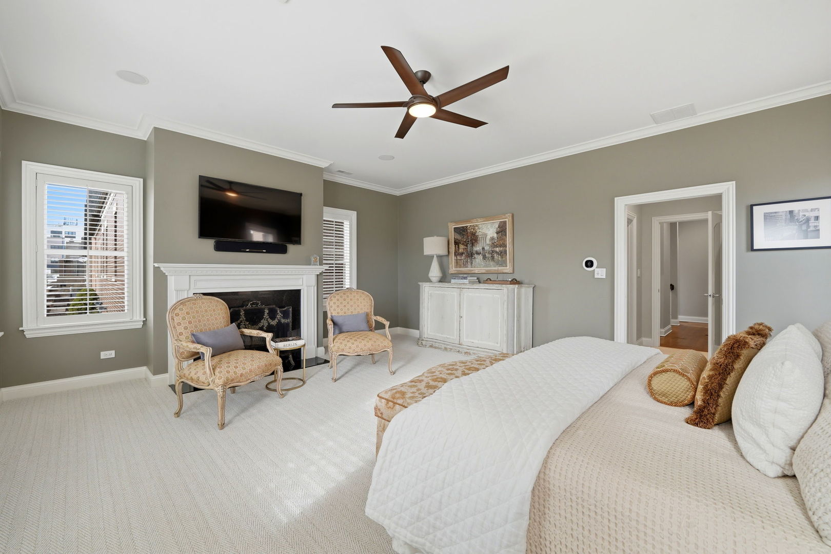 2660 North Hartland Court Chicago IL 60614