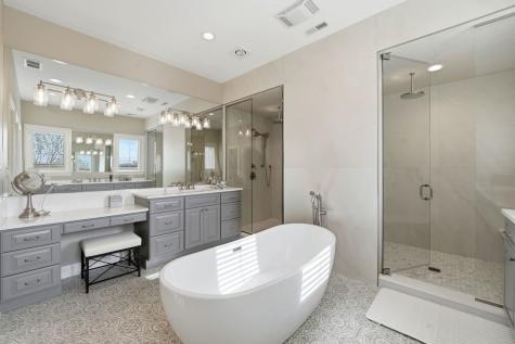 2660 North Hartland Court Chicago IL 60614