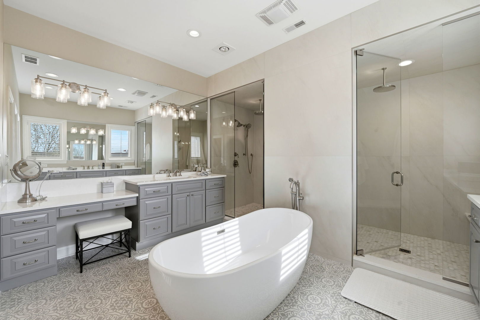 2660 North Hartland Court Chicago IL 60614