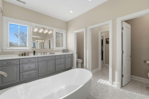 2660 North Hartland Court Chicago IL 60614
