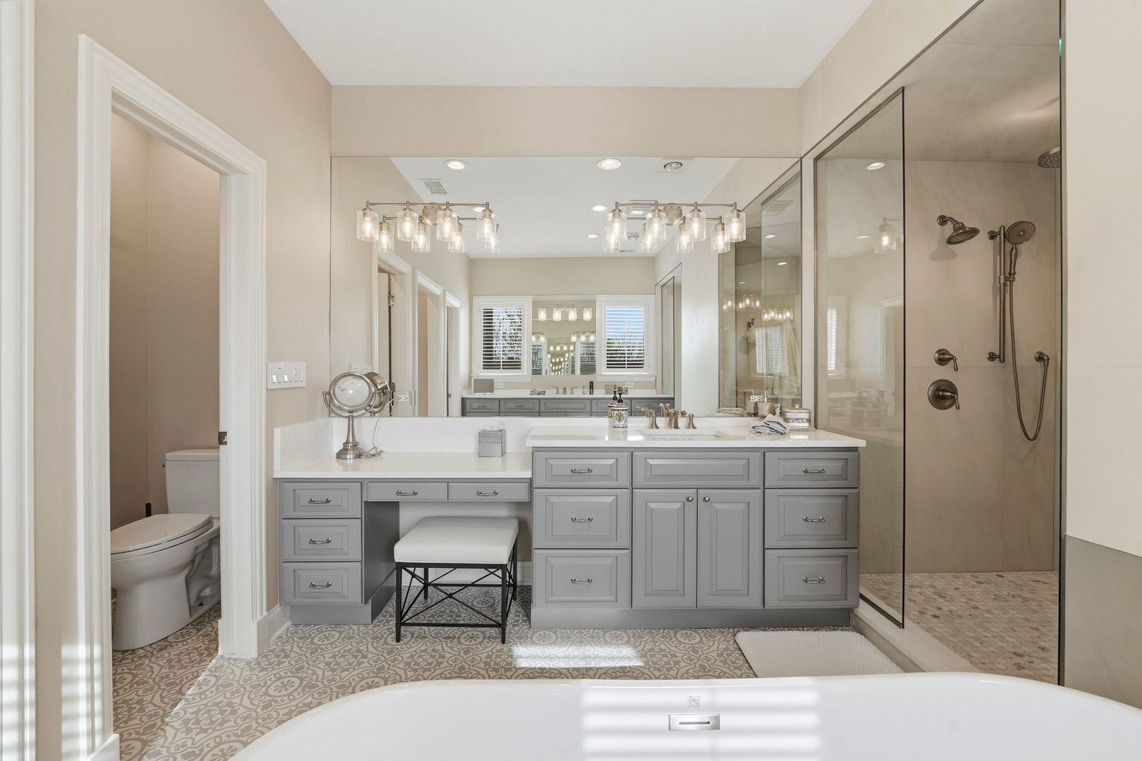 2660 North Hartland Court Chicago IL 60614
