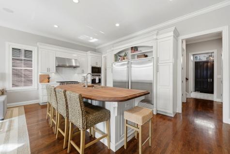2660 North Hartland Court Chicago IL 60614