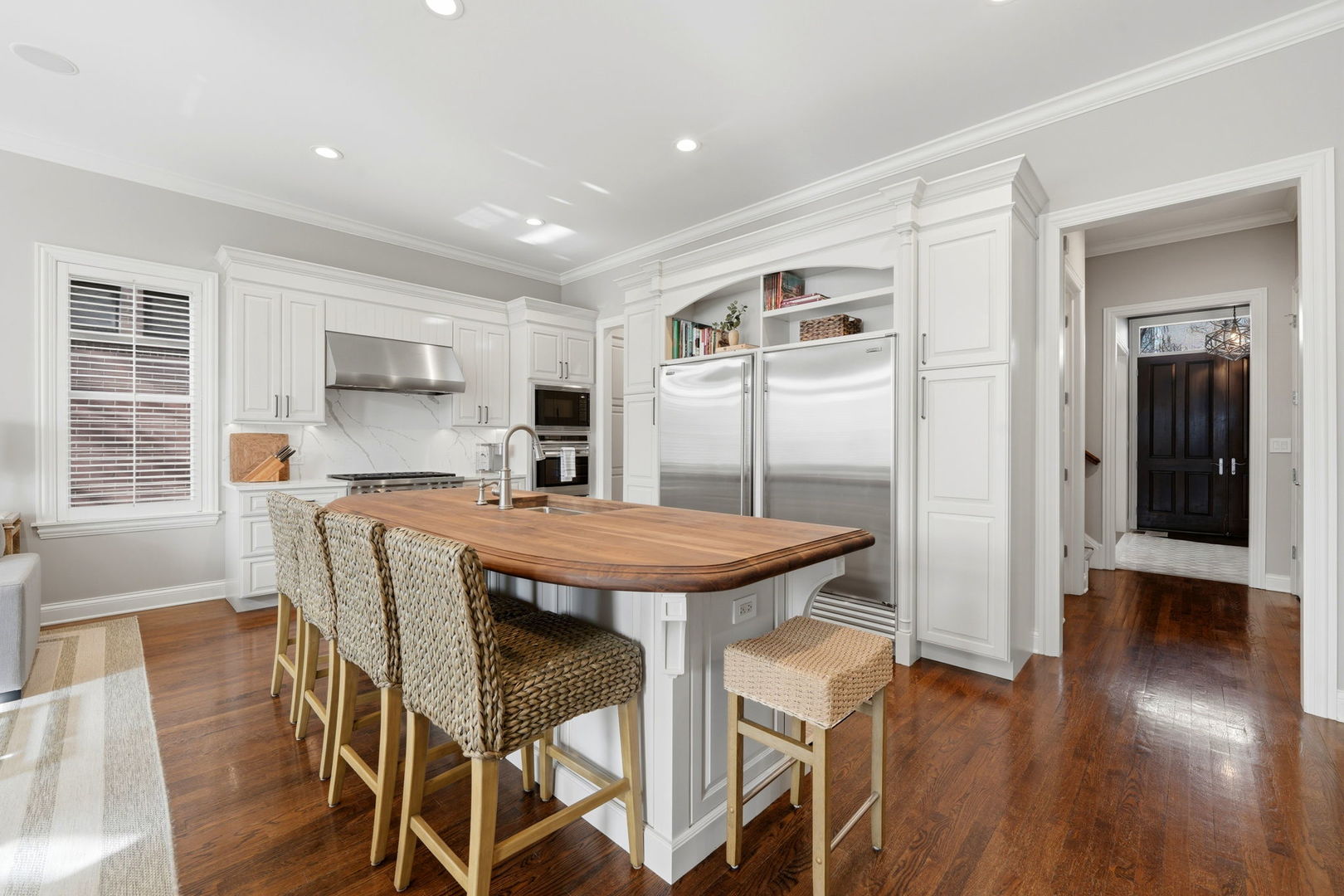 2660 North Hartland Court Chicago IL 60614