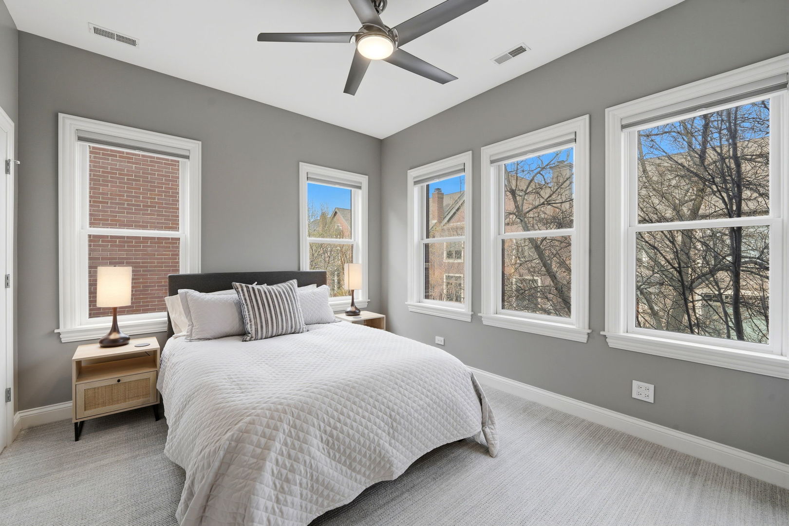 2660 North Hartland Court Chicago IL 60614