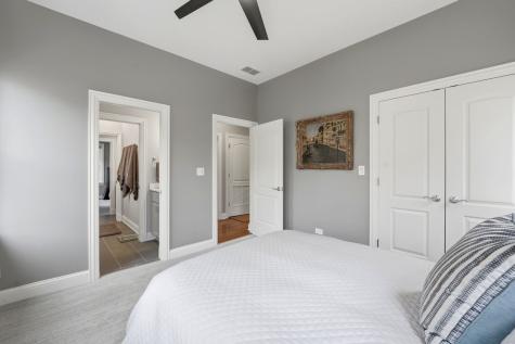 2660 North Hartland Court Chicago IL 60614