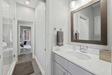 2660 North Hartland Court Chicago IL 60614
