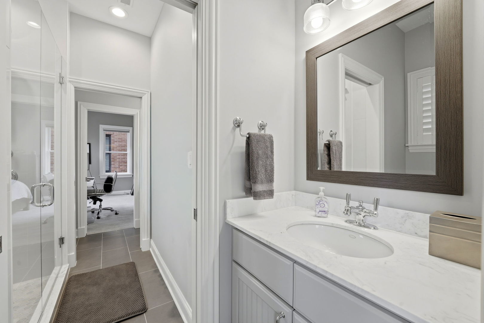 2660 North Hartland Court Chicago IL 60614