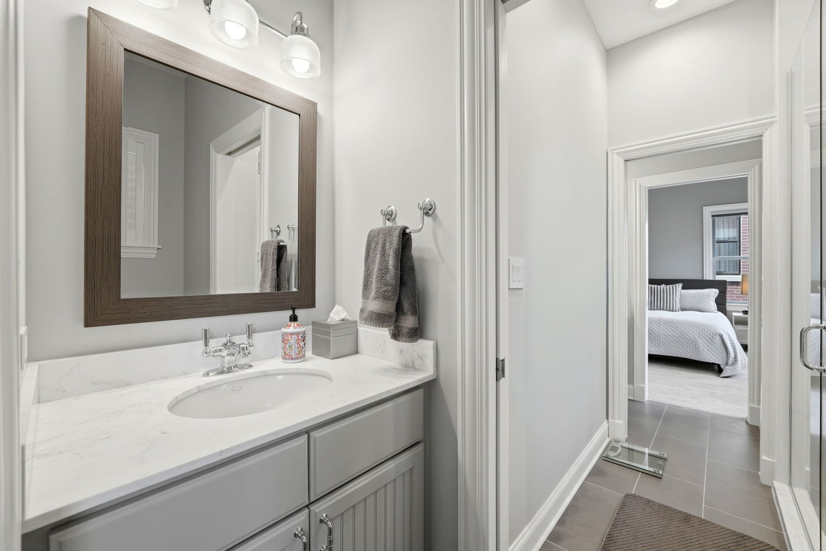 2660 North Hartland Court Chicago IL 60614
