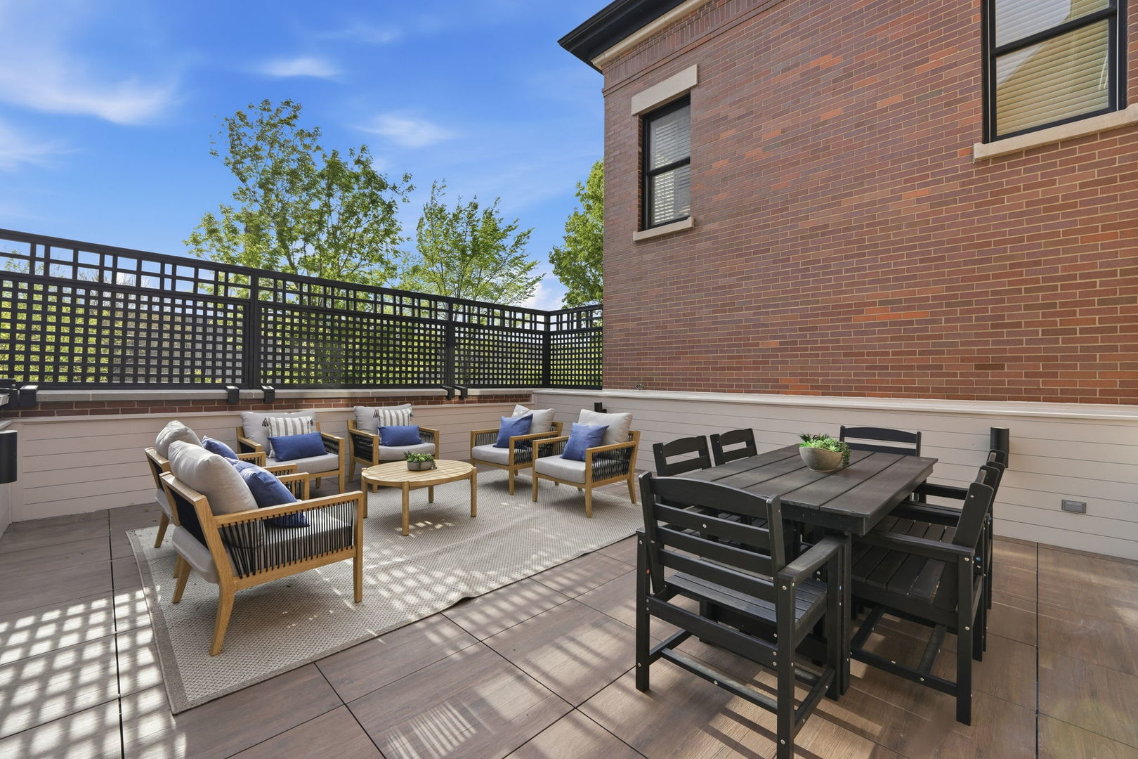 2660 North Hartland Court Chicago IL 60614