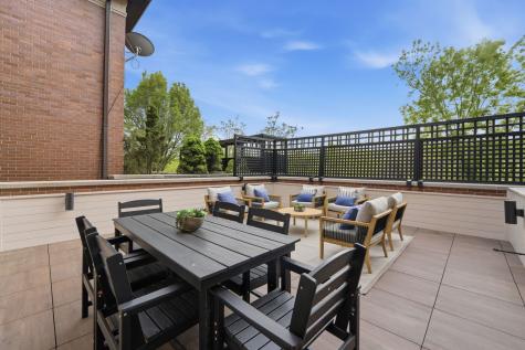 2660 North Hartland Court Chicago IL 60614