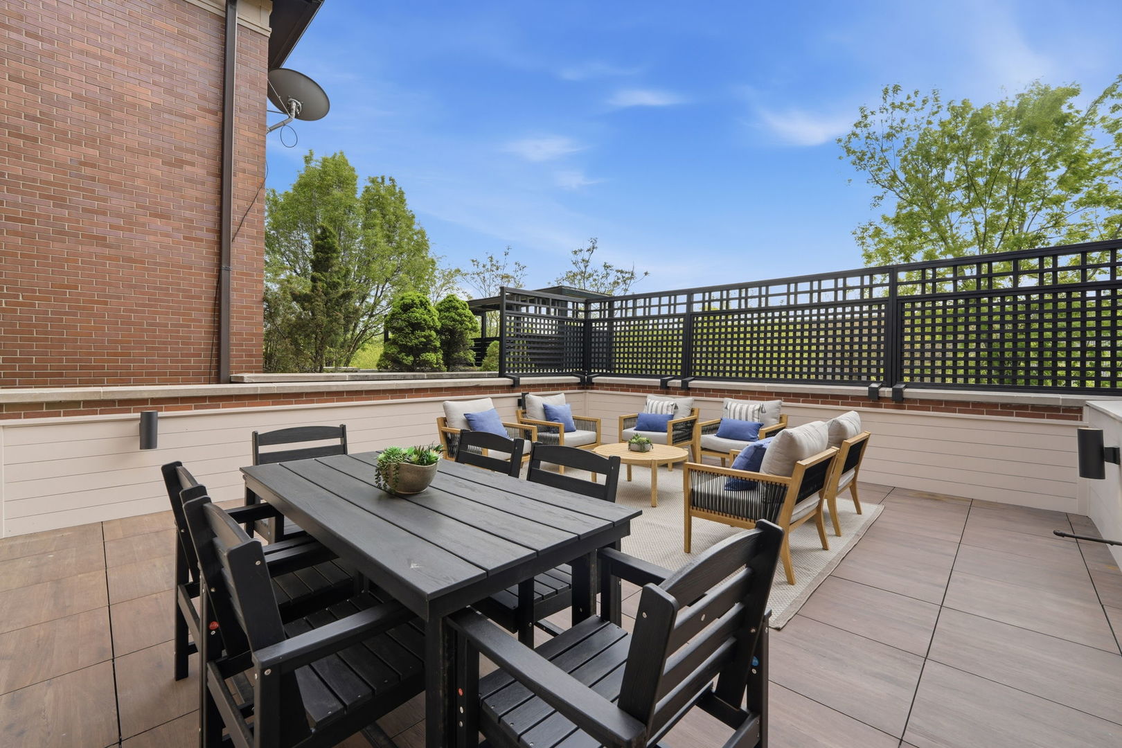 2660 North Hartland Court Chicago IL 60614