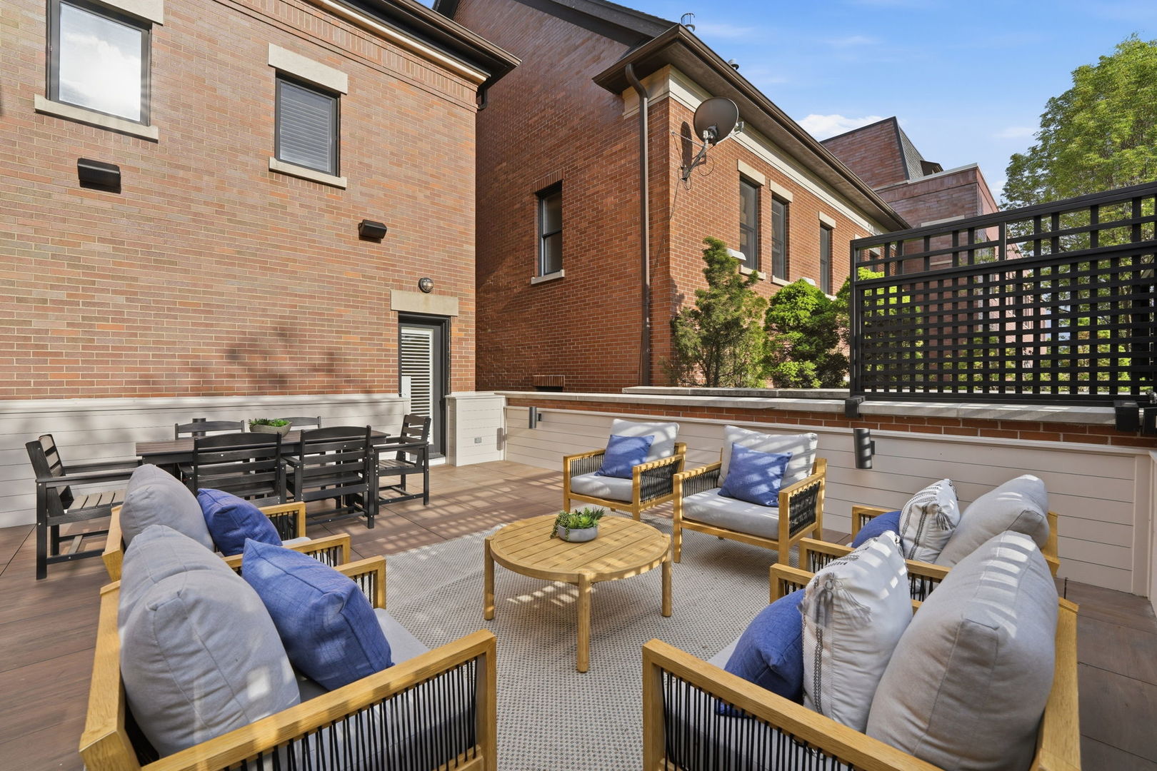 2660 North Hartland Court Chicago IL 60614