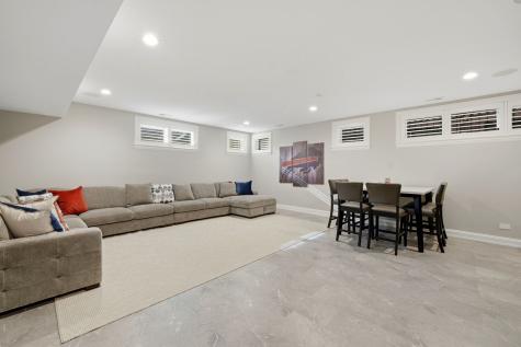 2660 North Hartland Court Chicago IL 60614
