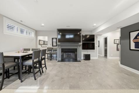 2660 North Hartland Court Chicago IL 60614