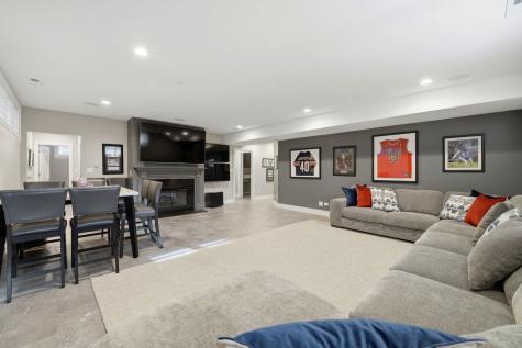2660 North Hartland Court Chicago IL 60614