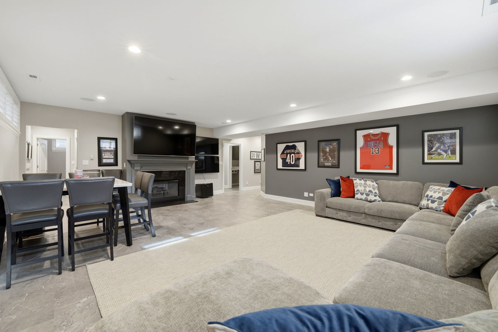2660 North Hartland Court Chicago IL 60614