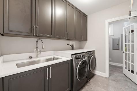 2660 North Hartland Court Chicago IL 60614
