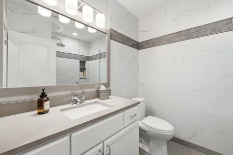 2660 North Hartland Court Chicago IL 60614
