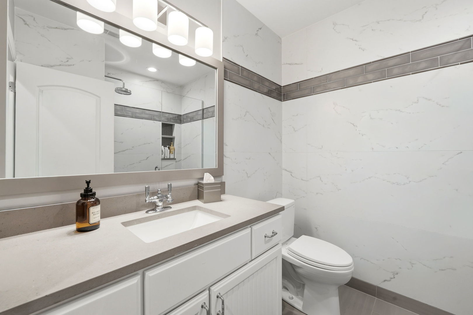 2660 North Hartland Court Chicago IL 60614