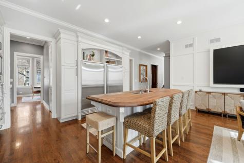 2660 North Hartland Court Chicago IL 60614