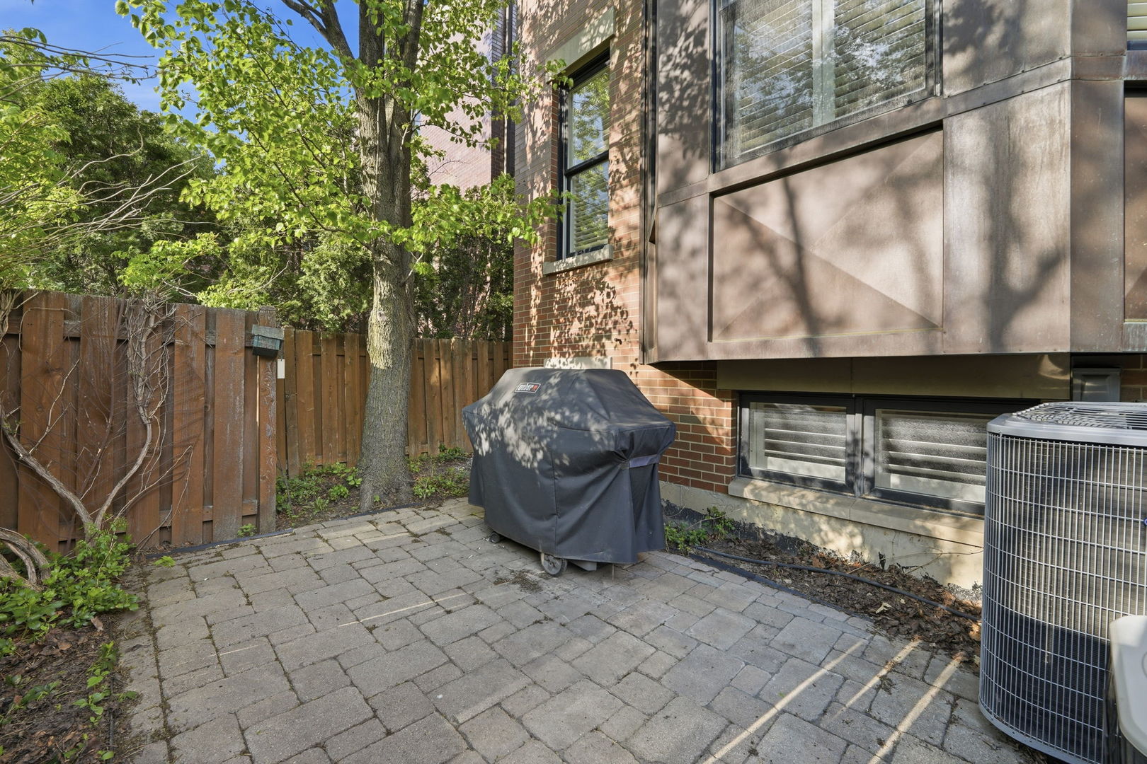 2660 North Hartland Court Chicago IL 60614