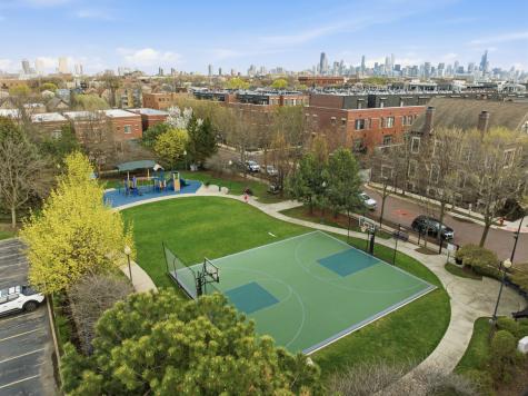 2660 North Hartland Court Chicago IL 60614