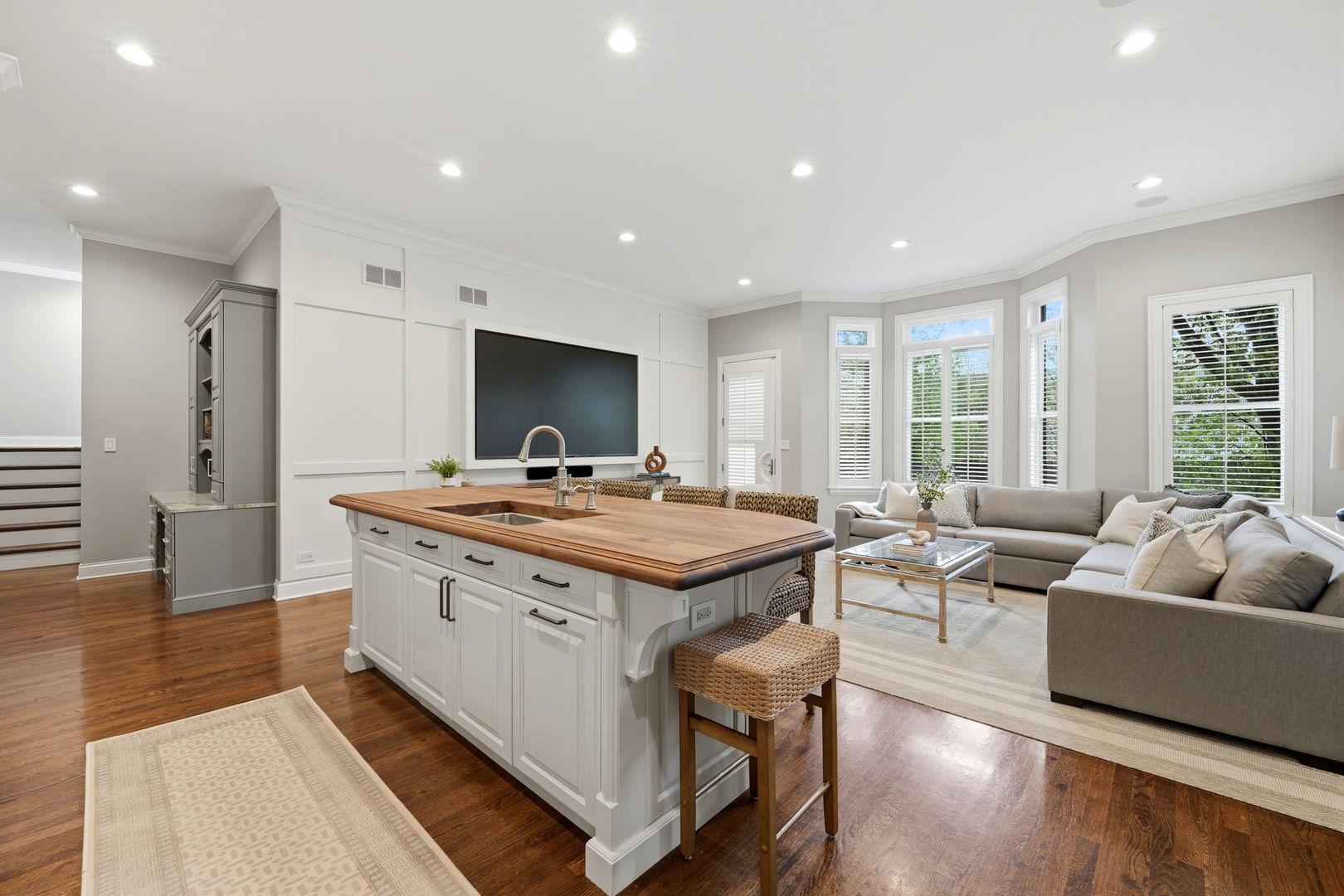 2660 North Hartland Court Chicago IL 60614