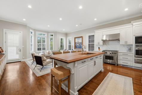2660 North Hartland Court Chicago IL 60614