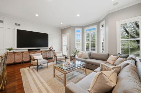 2660 North Hartland Court Chicago IL 60614