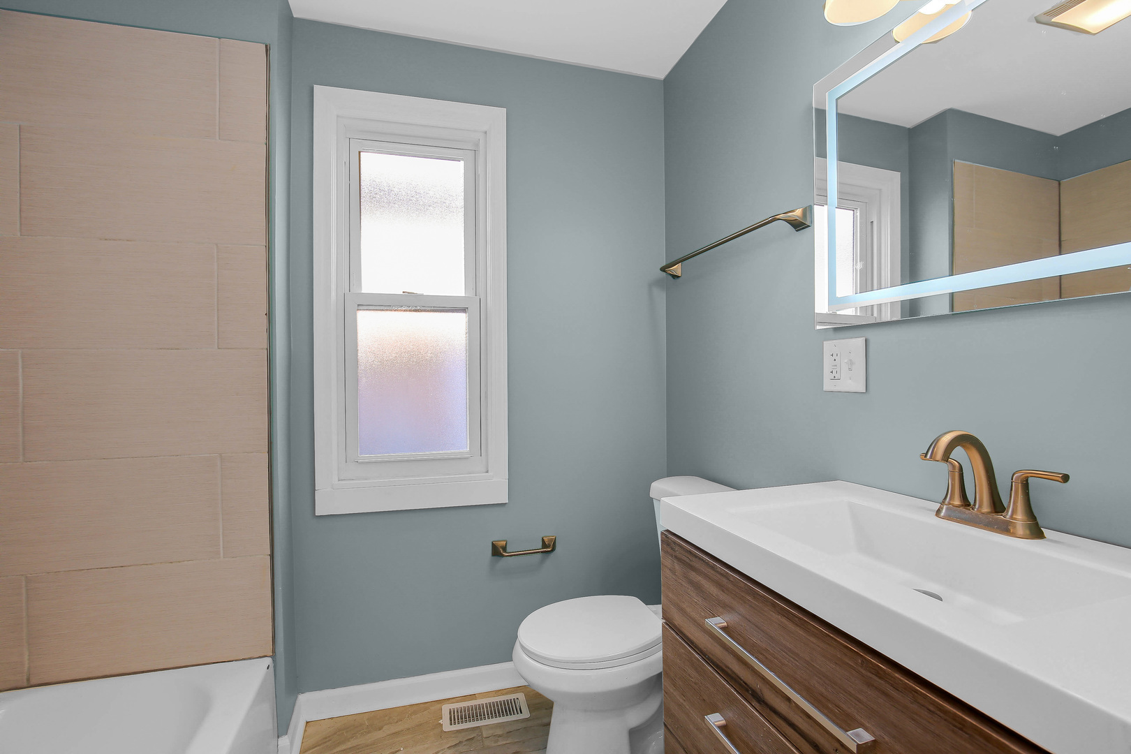 11353 South Stewart Avenue Chicago IL 60628