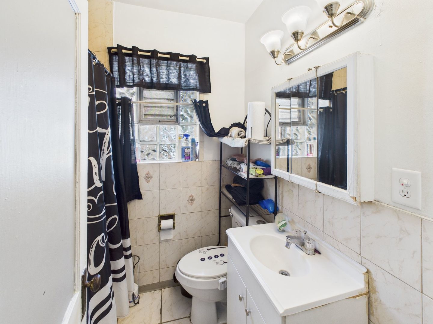 7520 South May Street Chicago IL 60620