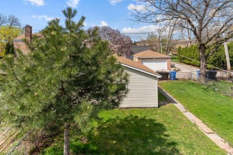 7440 North Washtenaw Avenue Chicago IL 60645