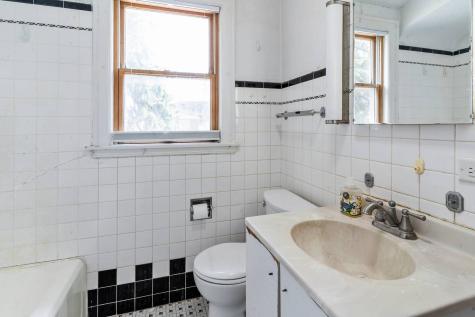 7440 North Washtenaw Avenue Chicago IL 60645
