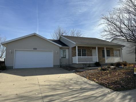 1005 Fox Run Villa Grove IL 61956
