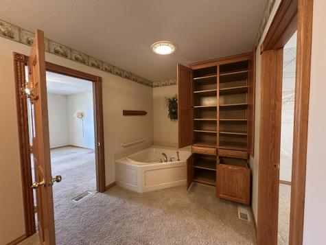 1005 Fox Run Villa Grove IL 61956