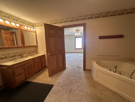 1005 Fox Run Villa Grove IL 61956