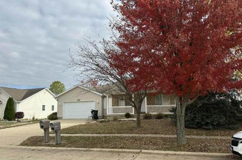 1005 Fox Run Villa Grove IL 61956