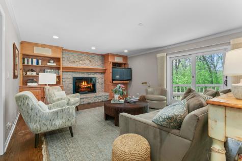 121 Pembroke Drive Lincolnshire IL 60045