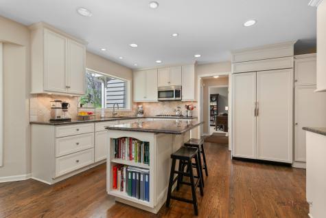 121 Pembroke Drive Lincolnshire IL 60045