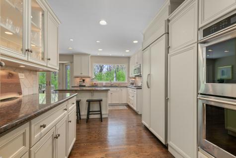 121 Pembroke Drive Lincolnshire IL 60045