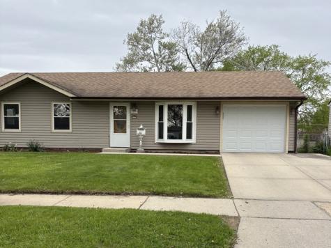 302 Ridge Circle Streamwood IL 60107