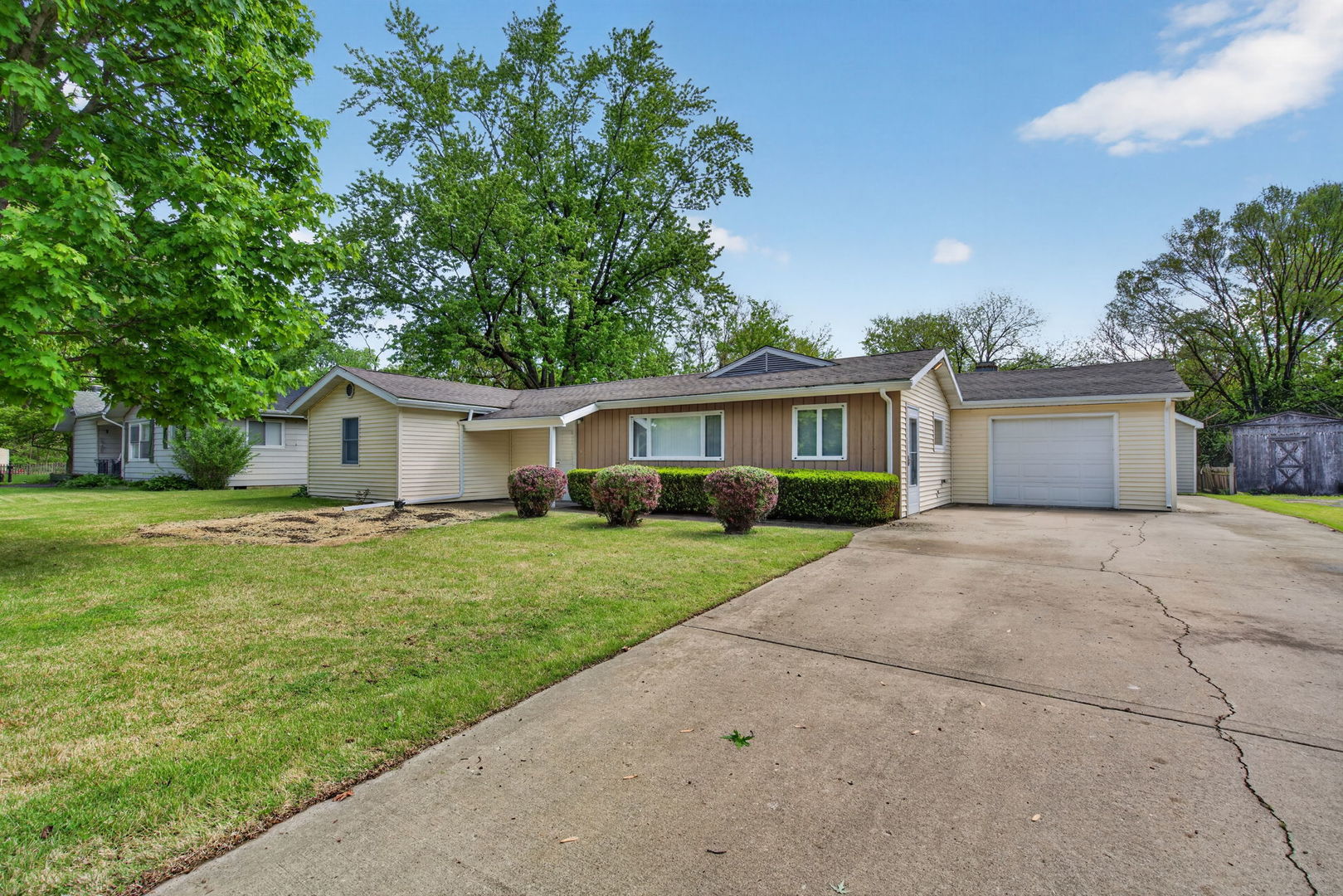 2559 Garden Court Joliet IL 60435