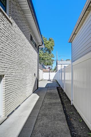 7702 West 66th Street Bedford Park IL 60501