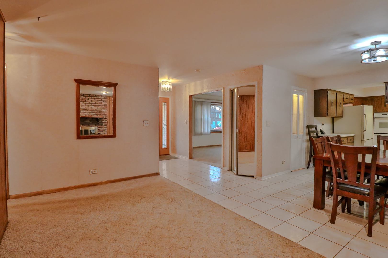 7N240 West End Road Roselle IL 60172